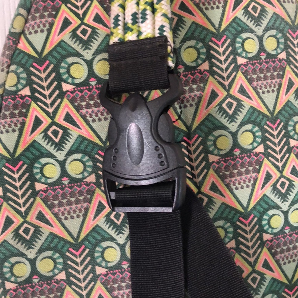 Kavu Green rare spring Aztec Y2k Patterned Women's kavu sling bag - Picture 6 of 9